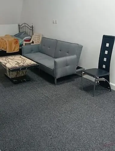 Studio Flat 3 Nelson Town Centre