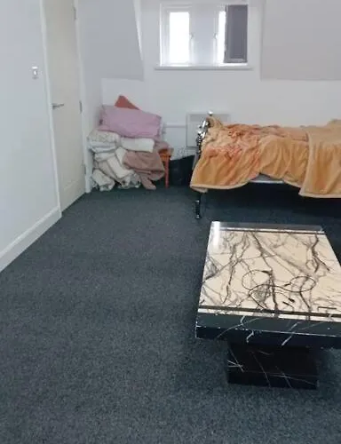 Studio Flat 3 Nelson Town Centre