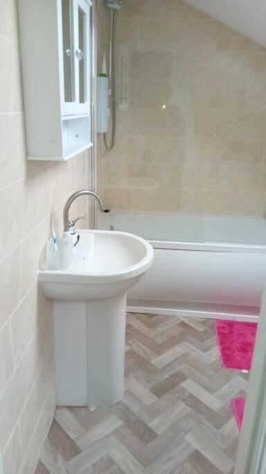 Flat 3 Nelson Town Centre *