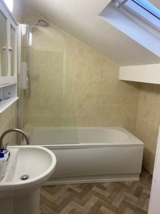 Flat 3 Nelson Town Centre *